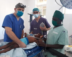 Afrikaeinsatz Dr. Pult, Plastische Chirurgie Leipzig, Dr. Wachsmuth & Dr. Völpel